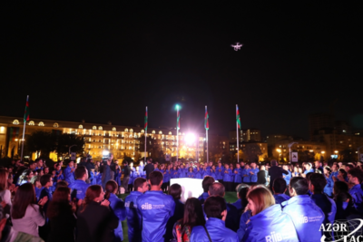 Тысячи небесных фонариков выпустили в Баку в память о шехидах (ФОТО)