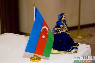 Глава Минкультуры Азербайджана посетил павильон Ирана на книжной ярмарке
