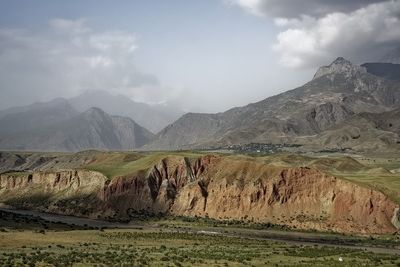 Как Китай работает в Таджикистане