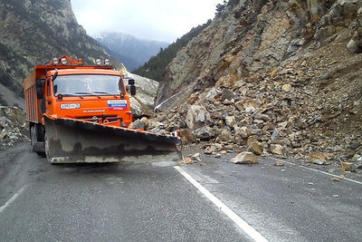 Камнепад закрыл автодорогу в Северной Осетии 