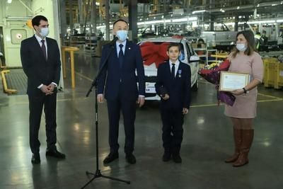 Школьник из Костаная, ставший героем, получил благодарность от Токаева и новый автомобиль