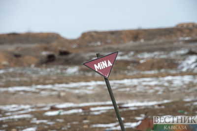 В Агдамском районе Азербайджана экскаватор подорвался на мине