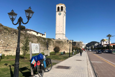 Азербайджанский путешественник добрался на велосипеде до Албании