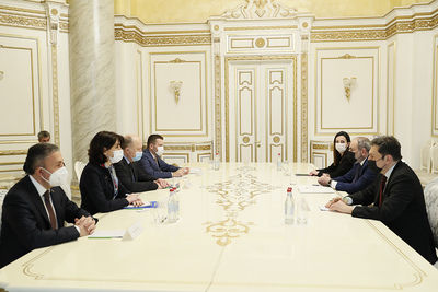 Азербайджанские депутаты приняли участие во встрече с Пашиняном (ФОТО)