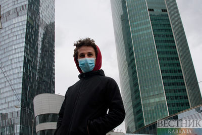 В Центре Гамалеи советуют продолжать носить маски в Москве