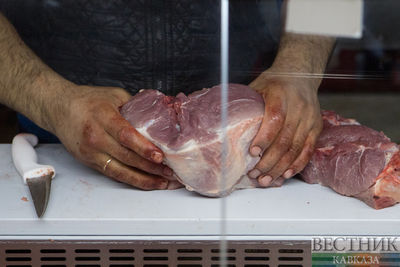 Полтонны опасного неизвестного мяса уничтожают в Рустави