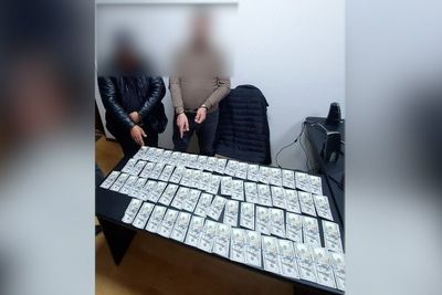 Продавцов фальшивых долларов задержали в Ташкенте