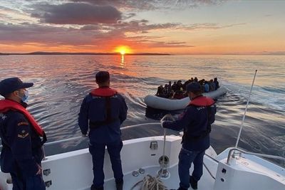 Сотрудники турецкой полиции задержали судно с 85 нелегальными мигрантами