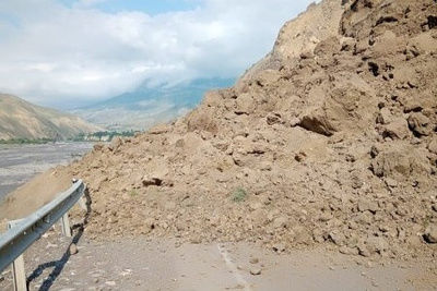 Обвал перекрыл дорогу к трем горным районам Дагестана 