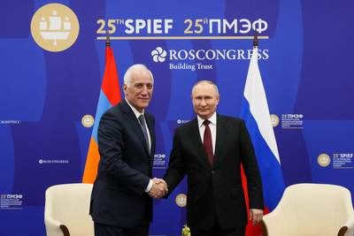 Путин провел встречу с президентом Армении
