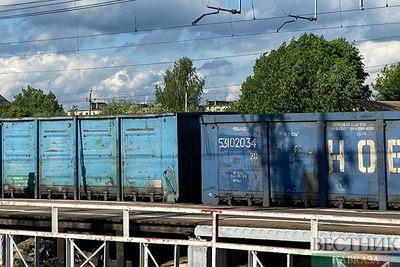 Девять вагонов с цементом сошли с рельсов в Казахстане
