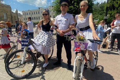 Велосипедистки-стиляги прокатились по Кисловодску