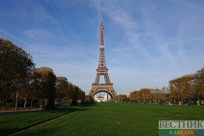 Во Франции захотели сократить время подсветки Эйфелевой башни