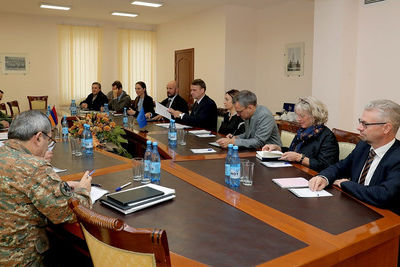 Миссия ЕС провела переговоры с начальником Генштаба ВС Армении