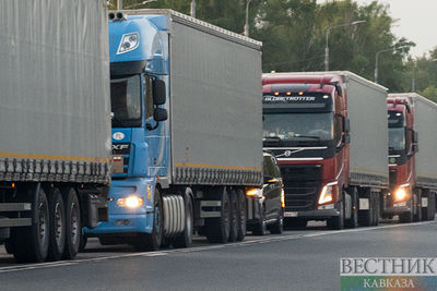 На азербайджано-российской границе стоит очередь из грузовиков