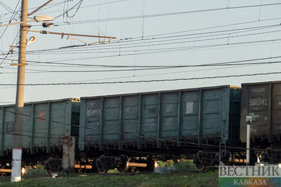 Первый контейнерный поезд из Узбекистана прибыл в Баку