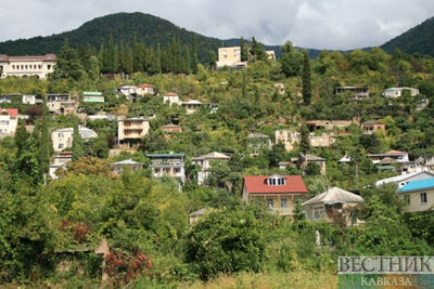 В Абхазии туристка сорвалась в ущелье