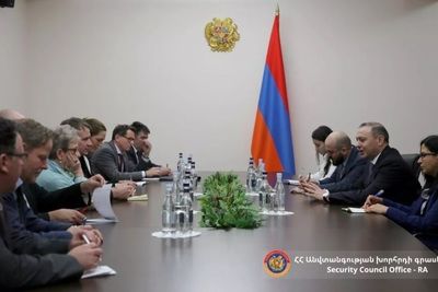 Секретарь армянского Совбеза провел встречу с группой техоценки ЕС 