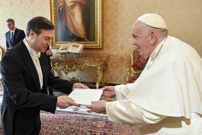 Посол Ильгар Мухтаров пригласил папу римского в Азербайджан