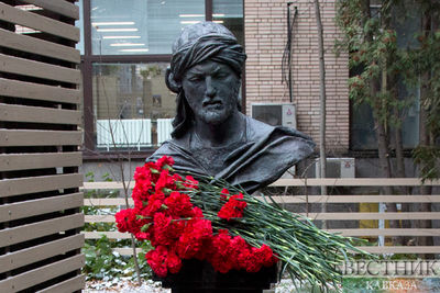 В Москве открыт памятник Имадеддину Насими