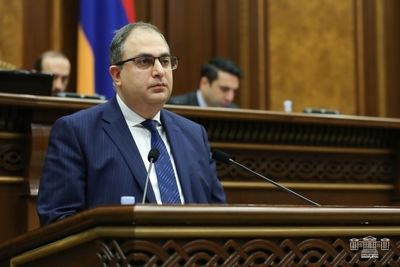 Оппозиционер ранил депутата партии Пашиняна в парламенте Армении