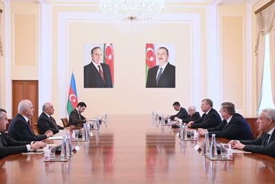 Премьер Азербайджана принял руководство Астраханской области