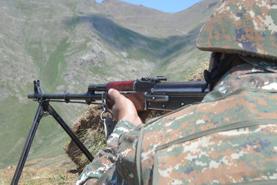 Оружие в школы Армении будет поступать по-новому