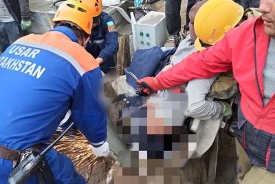 Нога рабочего попала в бетономешалку в Казахстане