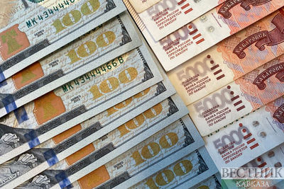 Доллар и евро опускаются на Мосбирже