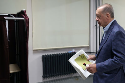 Выборы президента и парламента завершились в Турции