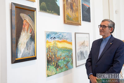 Картины дипломатов на выставке в Москве