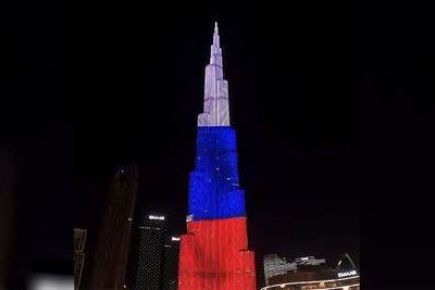 Накануне небоскреб Бурдж-Халифа в Дубае окрасили в российский триколор