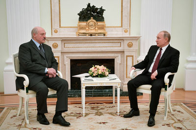 Путин рассказал Лукашенко о ситуации в стране