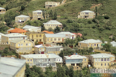 Хабиб Нурмагомедов благоустраивает село имени отца в Дагестане