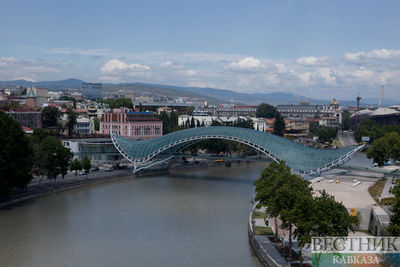  В Тбилиси снова открылся мост Мира