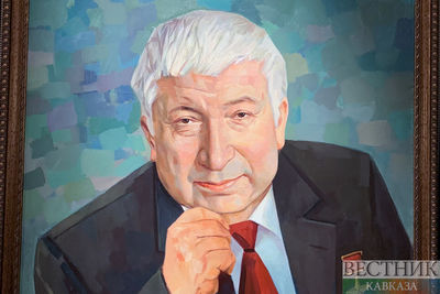 Екатеринбург украсили портреты Расула Гамзатова