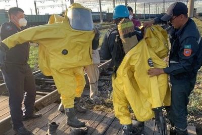 Серная кислота разлилась из цистерны в Казахстане