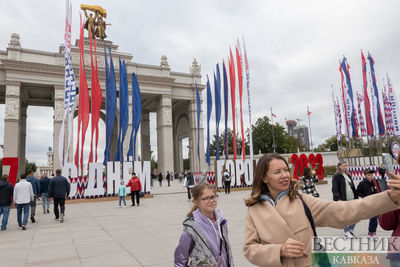День города в Москве 2023: парад трамваев и праздник в Павильоне &quot;Азербайджан&quot; на ВДНХ