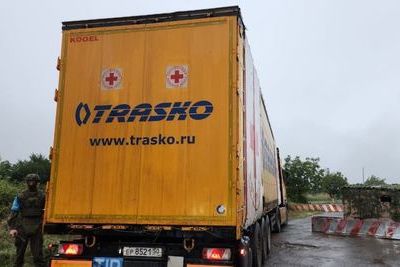 Российский грузовик с продовольствием едет в Ханкенди