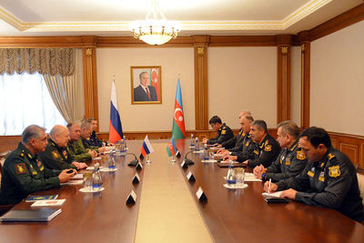Глава МО Азербайджана встретился с новым командующим российских миротворцев