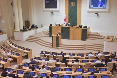 Депутаты подрались в парламенте Грузии: &quot;Мечта&quot; против оппозиции