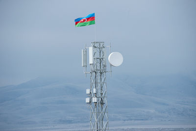 ВС Азербайджана поднимают флаг страны в селах под Агдере