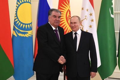 Визит Эмомали Рахмона в Россию анонсировали в Таджикистане