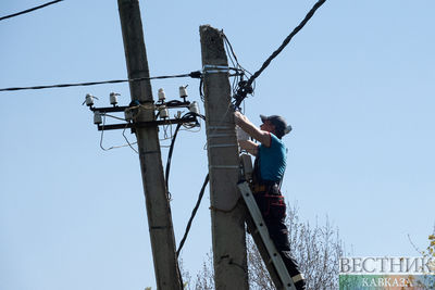 Ураганный ветер рвет провода в Севастополе