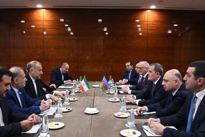 Главы МИД Азербайджана и Ирана обсудили новый транспортный коридор в Нахчыван