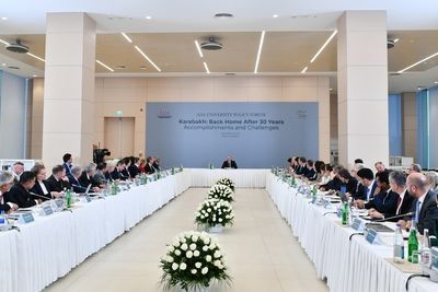 В Баку проходит форум, посвященный возрождению Карабаха