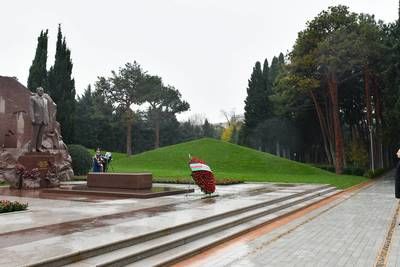 Ильхам Алиев посетил могилу Гейдара Алиева