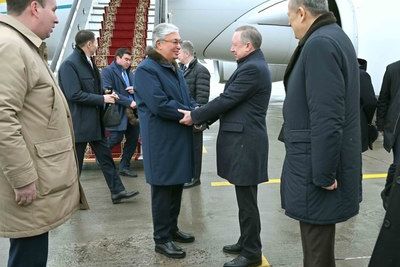 Глава Казахстана прибыл в Санкт-Петербург