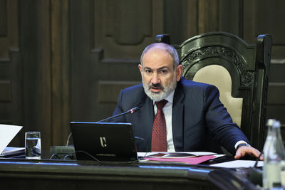 Пашинян и Кочарян устроили перепалку в парламенте 