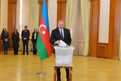 Ильхам Алиев и Мехрибан Алиева проголосовали в Ханкенди